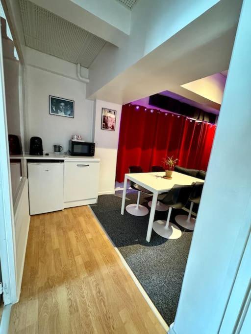 Experience Cinema Immersif Dans Appartement Renove Pres De Montmartre Париж Экстерьер фото