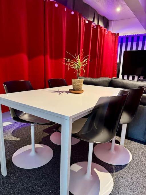 Experience Cinema Immersif Dans Appartement Renove Pres De Montmartre Париж Экстерьер фото