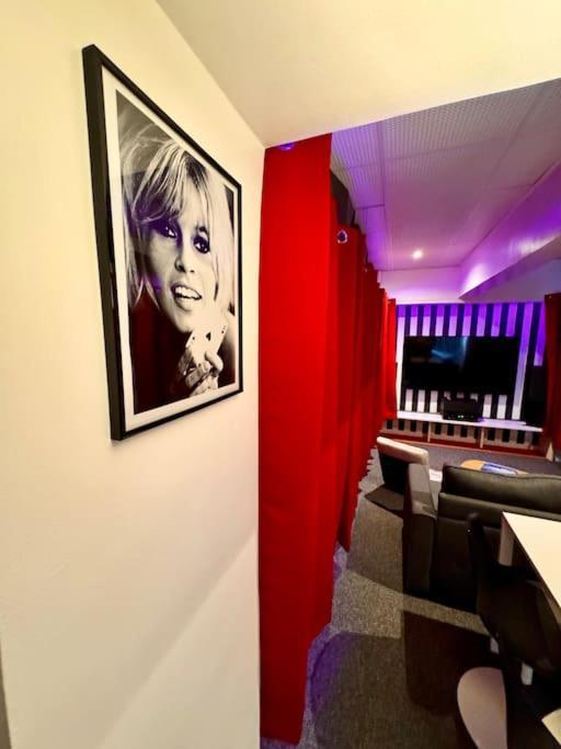 Experience Cinema Immersif Dans Appartement Renove Pres De Montmartre Париж Экстерьер фото
